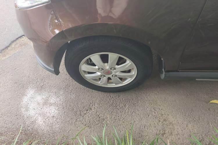 Used Wuling Hongguang 2014 1.5L S Comfort Model Left Front Wheel Hub