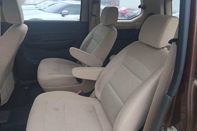 Used Wuling Hongguang 2014 1.5L S Standard Version Left Rear Seat
