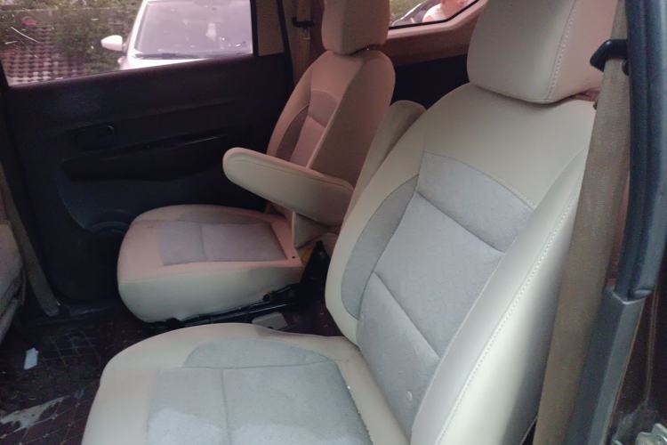 Used Wuling Hongguang 2014 1.5L S Automatic Comfort Edition Left Rear Seat