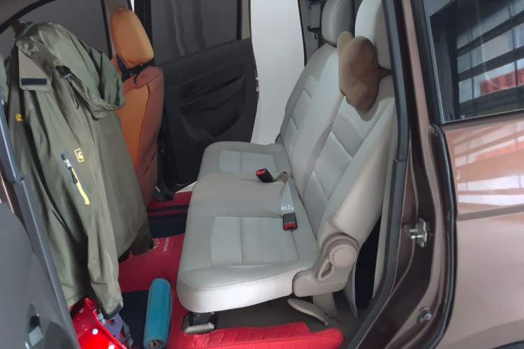 Used Wuling Hongguang 2014 1.5L S Standard Version Left Rear Seat