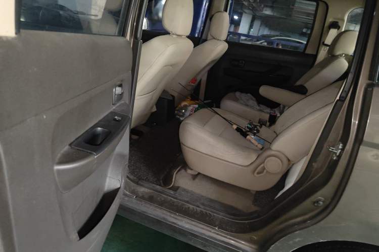 Used Wuling Hongguang 2014 1.5L S Standard Version Left Rear Seat
