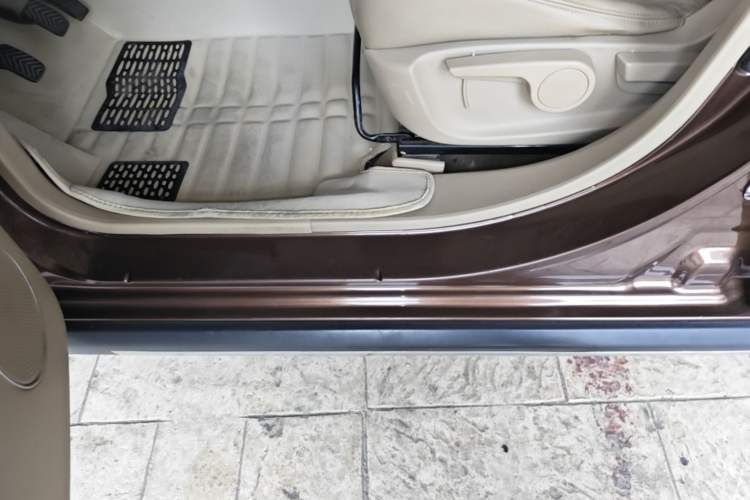 Used Wuling Hongguang 2014 1.5L S Comfort Model Left Side Sill