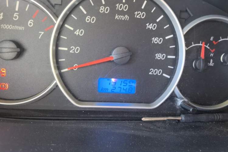 Used Wuling Hongguang 2014 1.5L S Standard Version Odometer Close Up