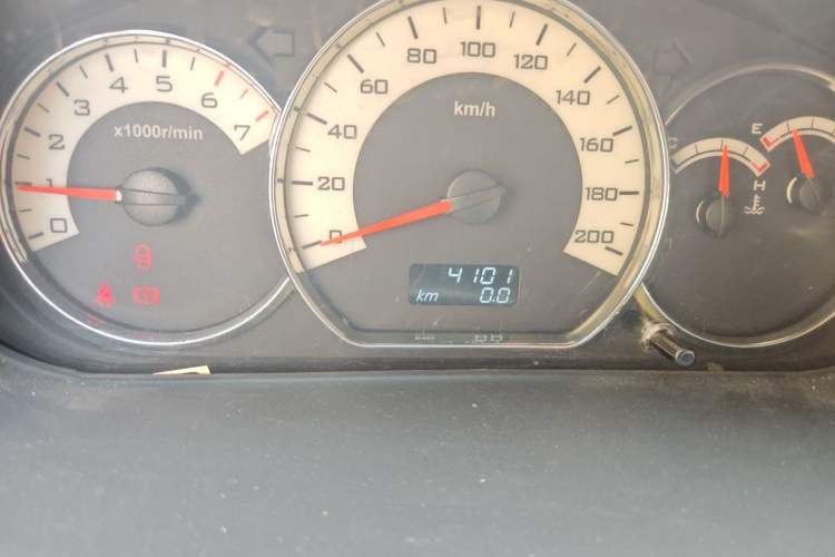 Used Wuling Hongguang 2014 1.5L S Luxury Model Odometer Close Up