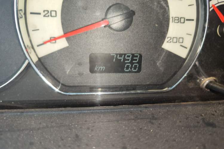 Used Wuling Hongguang 2014 1.5L S Luxury Model Odometer Close Up