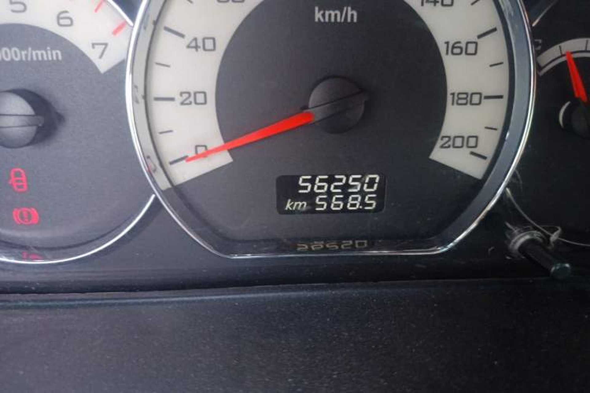 Used Wuling Hongguang 2014 1.5L S Luxury Model Odometer Close Up