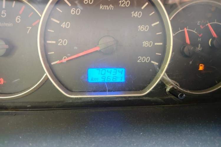 Used Wuling Hongguang 2014 1.5L S Standard Version Odometer Close Up