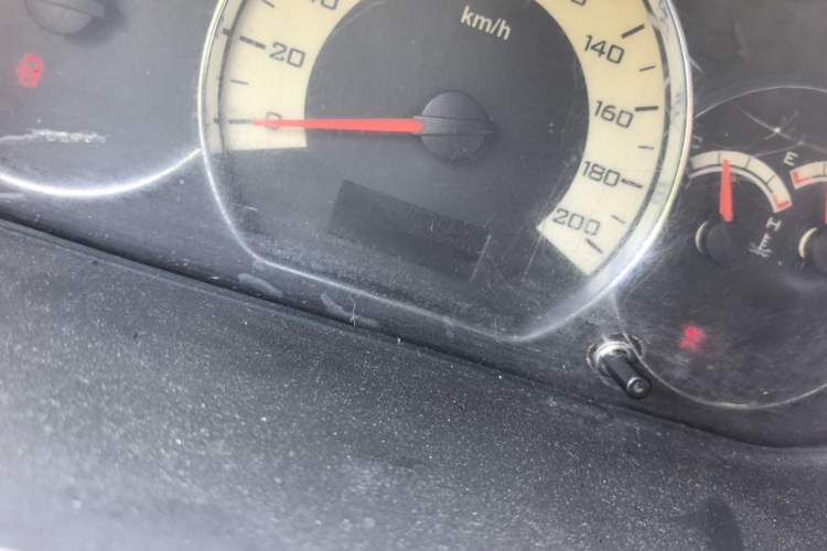 Used Wuling Hongguang 2014 1.5L S Automatic Comfort Edition Odometer Close Up
