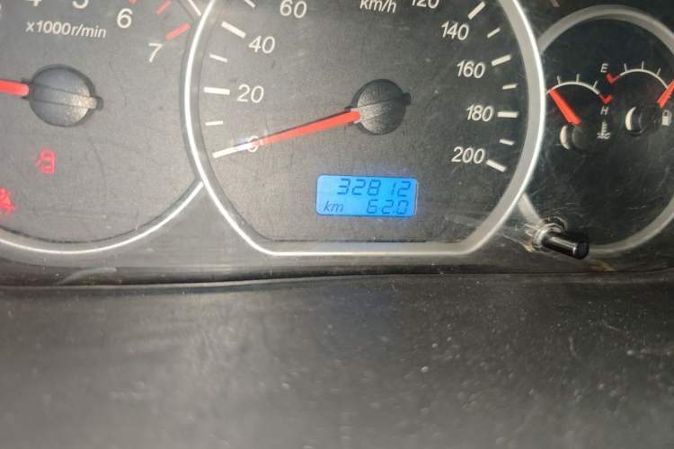 Used Wuling Hongguang 2014 1.5L S Standard Version Odometer Close Up