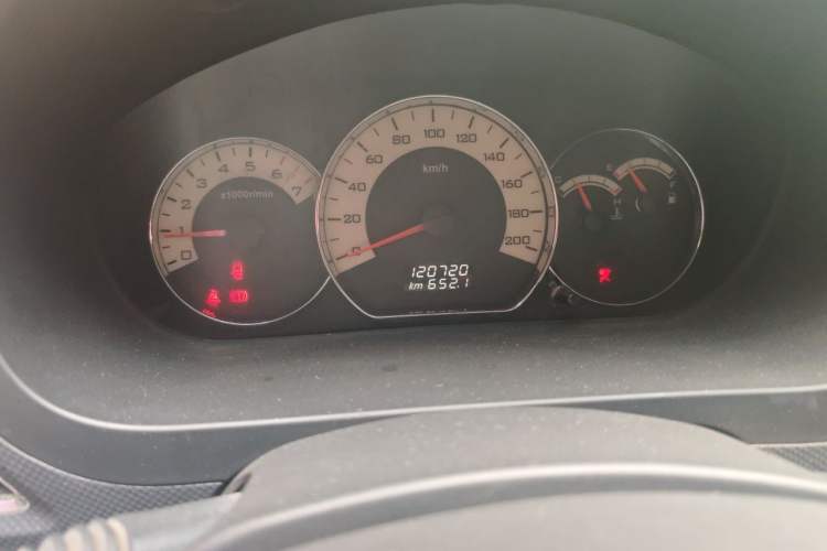 Used Wuling Hongguang 2014 1.5L S Luxury Model Odometer Close Up