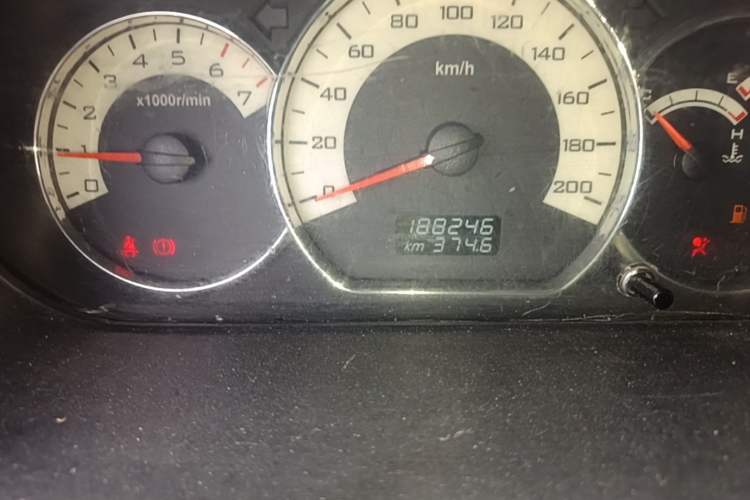 Used Wuling Hongguang 2014 1.5L S Comfort Model Odometer Close Up