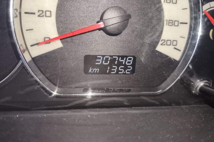 Used Wuling Hongguang 2014 1.5L S Comfort Model Odometer Close Up