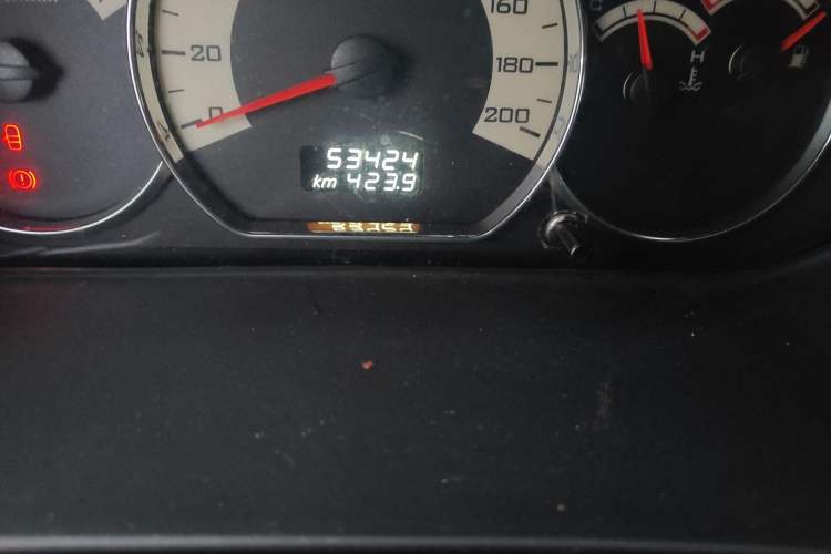 Used Wuling Hongguang 2014 1.5L S Luxury Model Odometer Close Up