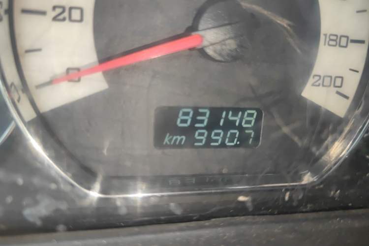 Used Wuling Hongguang 2014 1.5L S Comfort Model Odometer Close Up