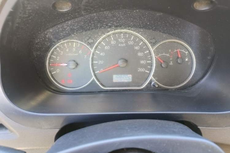 Used Wuling Hongguang 2014 1.5L S Standard Version Odometer Close Up