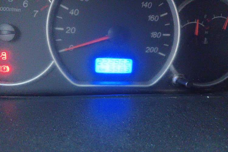 Used Wuling Hongguang 2014 1.5L S Automatic Comfort Edition Odometer Close Up