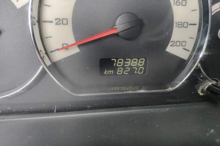Used Wuling Hongguang 2014 1.5L S Comfort Model Odometer Close Up