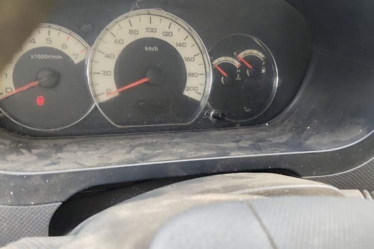 Used Wuling Hongguang 2014 1.5L S Comfort Model Odometer Close Up