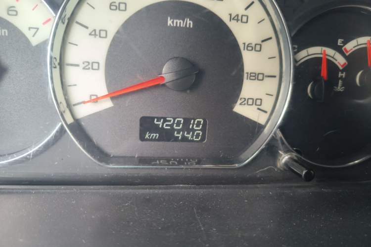 Used Wuling Hongguang 2014 1.5L S Comfort Model Odometer Close Up