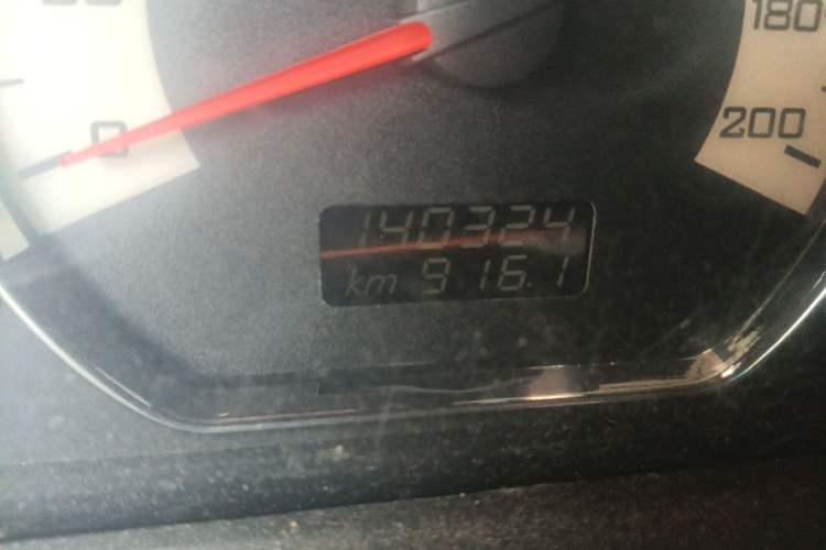 Used Wuling Hongguang 2014 1.5L S Comfort Model Odometer Close Up