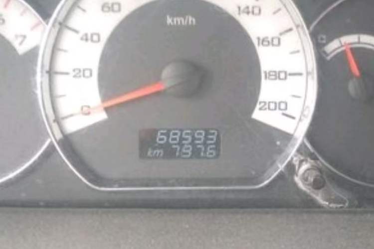 Used Wuling Hongguang 2014 1.5L S Comfort Model Odometer Close Up