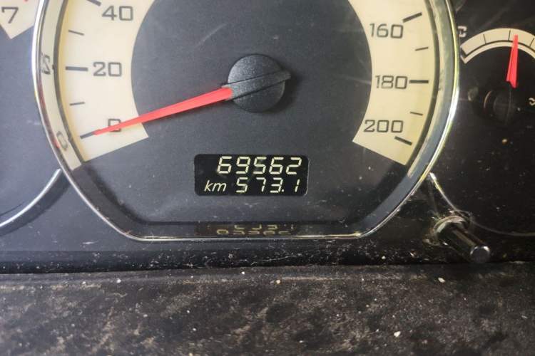 Used Wuling Hongguang 2014 1.5L S Luxury Model Odometer Close Up