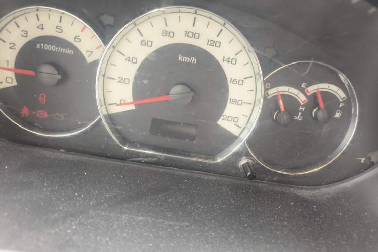Used Wuling Hongguang 2014 1.2L S Comfort Model China IV Odometer Close Up