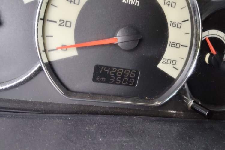 Used Wuling Hongguang 2014 1.5L S Comfort Model Odometer Close Up