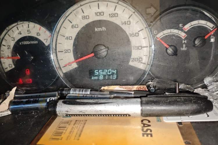 Used Wuling Hongguang 2014 1.5L S Comfort Model Odometer Close Up