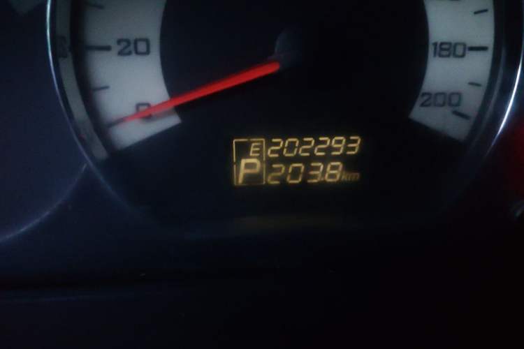 Used Wuling Hongguang 2014 1.5L S Automatic Luxury Model Odometer Close Up