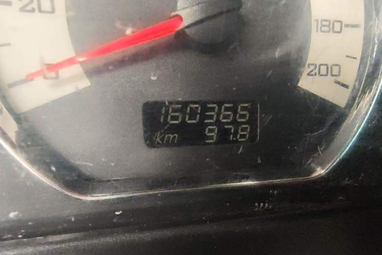 Used Wuling Hongguang 2014 1.5L S Luxury Model Odometer Close Up