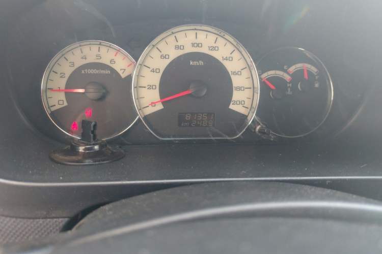 Used Wuling Hongguang 2014 1.5L S Luxury Model Odometer Close Up