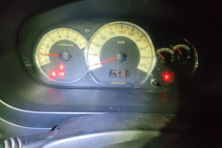 Used Wuling Hongguang 2014 1.5L S Luxury Model Odometer Close Up