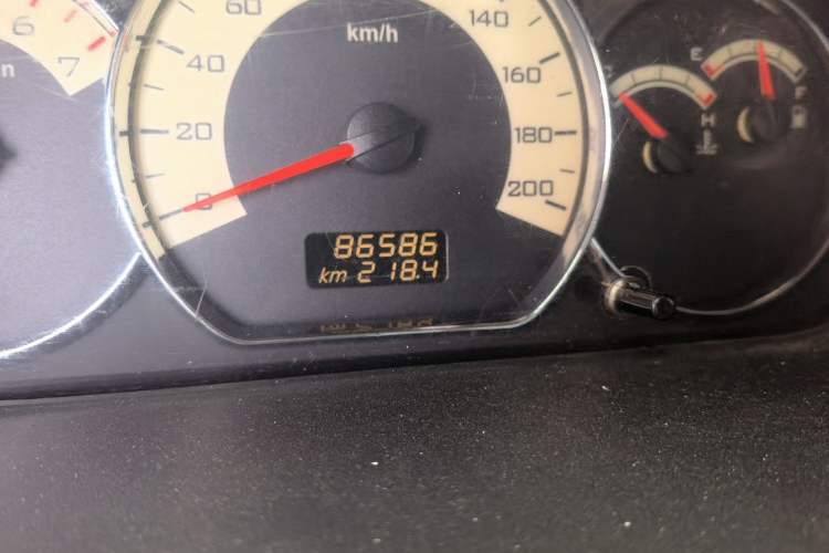 Used Wuling Hongguang 2014 1.5L S Comfort Model Odometer Close Up