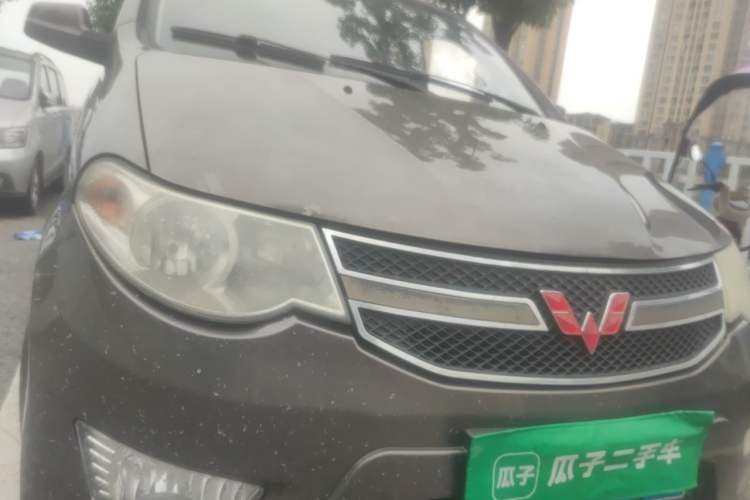 Used Wuling Hongguang 2014 1.5L S Standard Version Right Front Headlight