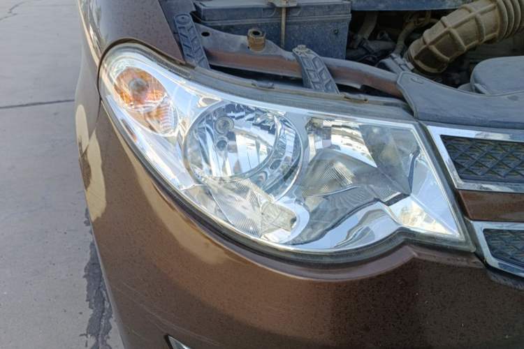 Used Wuling Hongguang 2014 1.5L S Luxury Model Right Front Headlight