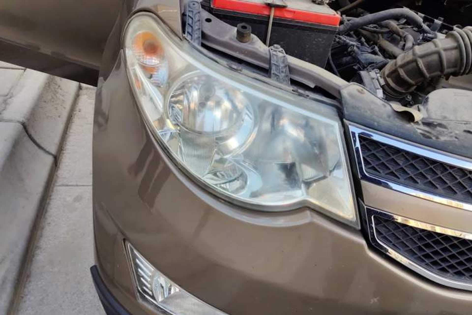 Used Wuling Hongguang 2014 1.5L S Automatic Comfort Edition Right Front Headlight