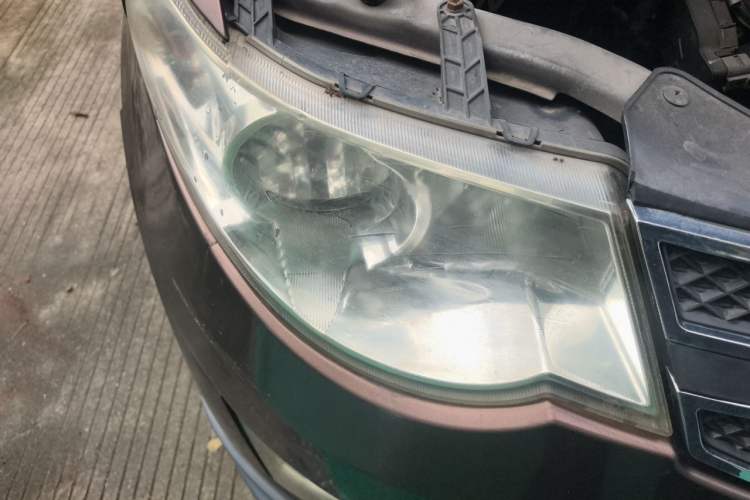 Used Wuling Hongguang 2014 1.5L S Automatic Comfort Edition Right Front Headlight