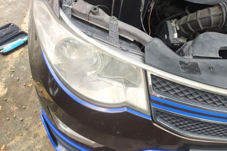 Used Wuling Hongguang 2014 1.5L S Automatic Luxury Model Right Front Headlight