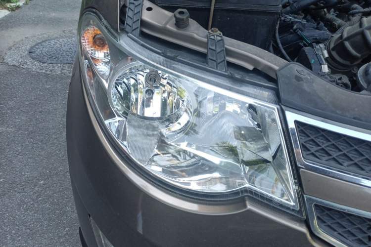 Used Wuling Hongguang 2014 1.5L S Standard Version Right Front Headlight