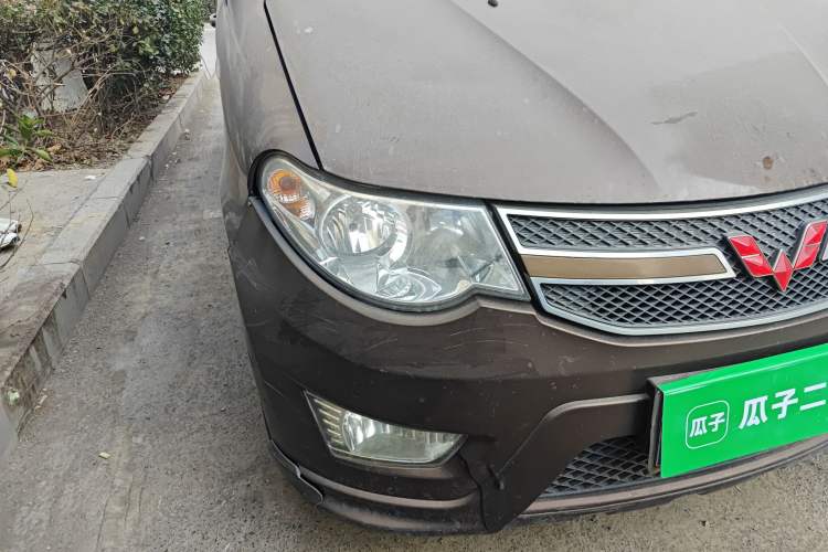 Used Wuling Hongguang 2014 1.5L S Standard Version Right Front Headlight