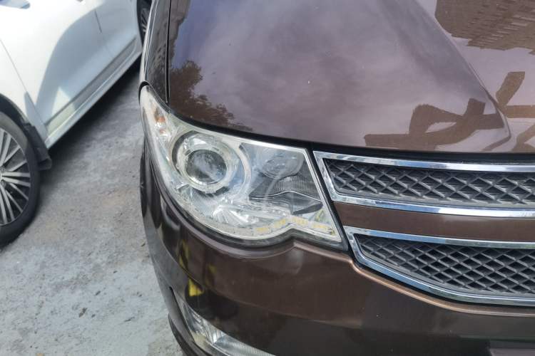 Used Wuling Hongguang 2014 1.5L S Standard Version Right Front Headlight