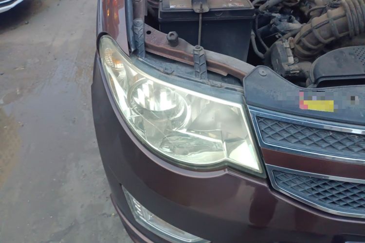 Used Wuling Hongguang 2014 1.5L S Automatic Comfort Edition Right Front Headlight