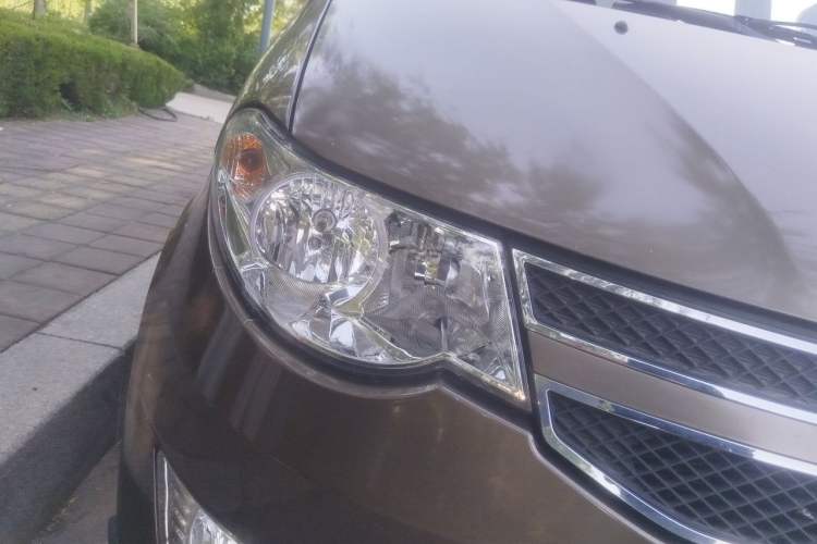 Used Wuling Hongguang 2014 1.5L S Luxury Model Right Front Headlight