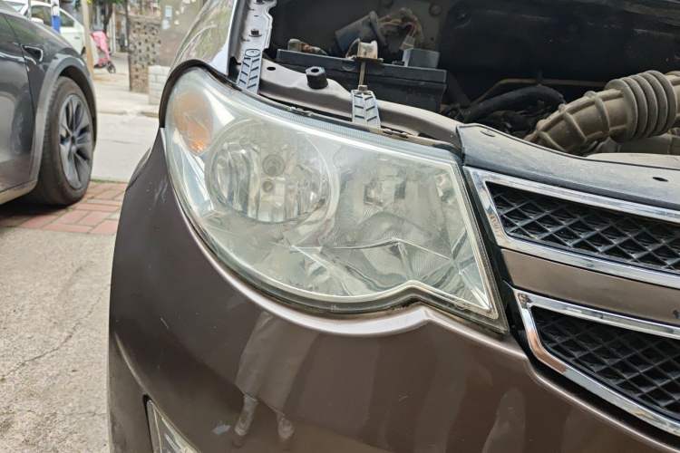 Used Wuling Hongguang 2014 1.5L S Standard Version Right Front Headlight