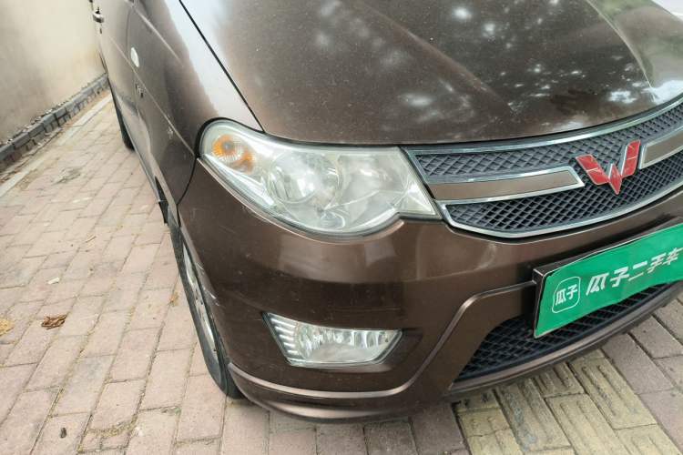 Used Wuling Hongguang 2014 1.5L S Standard Version Right Front Headlight