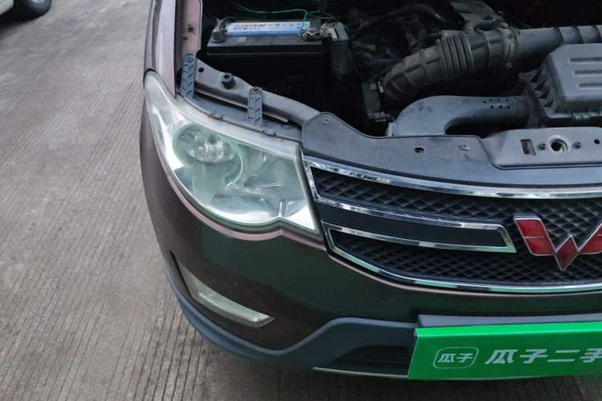 Used Wuling Hongguang 2014 1.5L S Automatic Luxury Model Right Front Headlight