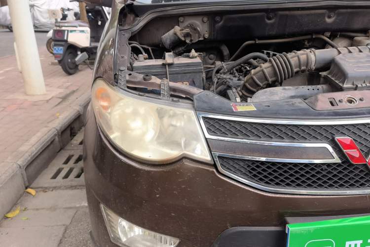Used Wuling Hongguang 2014 1.5L S Comfort Model Right Front Headlight