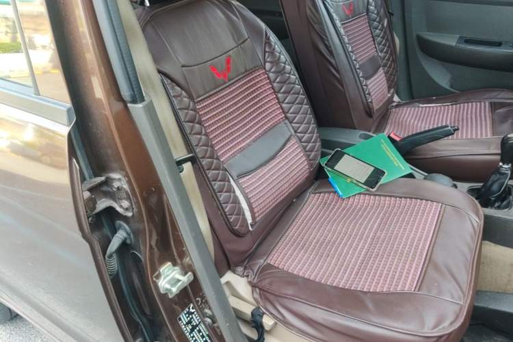 Used Wuling Hongguang 2014 1.5L S Standard Version Right Front Seat