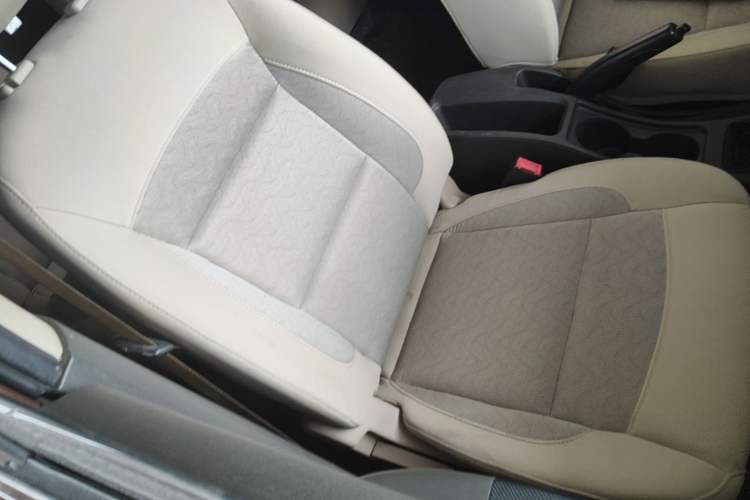 Used Wuling Hongguang 2014 1.5L S Standard Version Right Front Seat